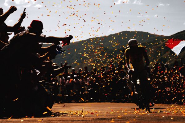 Ako močia profesionálni cyklisti počas Tour de France?