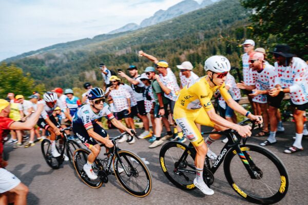 Tadej Pogačar prišiel o najväčšieho súpera, za ním sa však začína poriadna bitka o pódium Tour de France