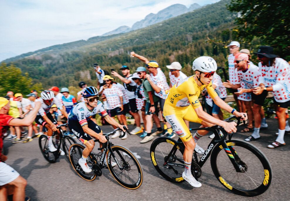 Tadej Pogačar prišiel o najväčšieho súpera, za ním sa však začína poriadna bitka o pódium Tour de France