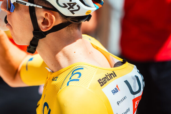 UCI zakázala jazdcom na Tour de France pretekať s ľadom pod kombinézou