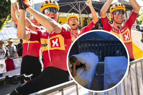 Bratia z tímu Uno-X odmietli spať v hotelovej izbe. Matrace si preniesli na balkón