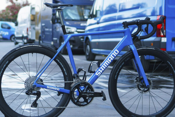 Pogačar ho nazval fúrikom. Bicykel neutrálneho servisu Shimano váži cez 8 kg, má desaťročný rám aj teleskopickú sedlovku