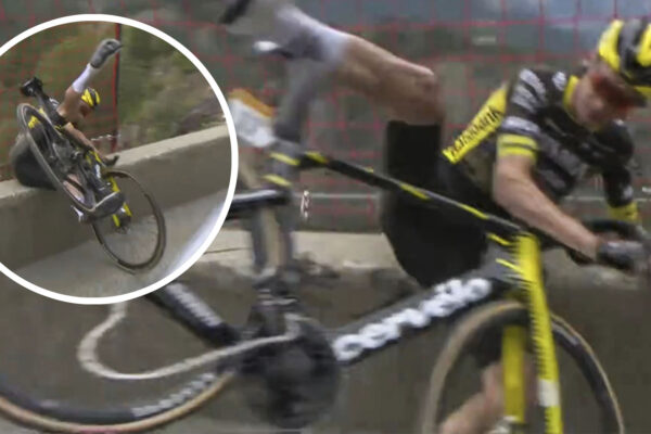  VIDEO | Pred pádom do rokliny ho zachránila ochranná sieť. Sepp Kuss dvakrát spadol v zjazde a prišiel o víťazstvo v kráľovskej etape Tour de France