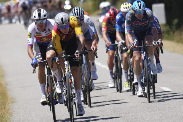 V úvode štvrtej etapy Tour de France sa vytvoril veľký únik, v ktorom je až 34 jazdcov