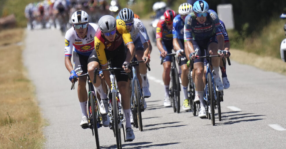 V úvode tretej etapy Tour de France sa vytvoril veľký únik, v ktorom je až 34 jazdcov