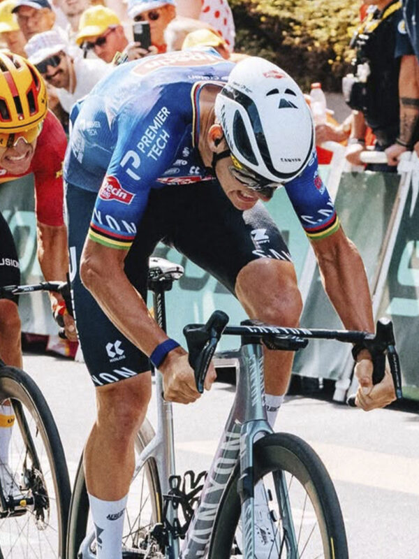 Útočil výkonom okolo 600 wattov a v šprinte dosiahol 1433 wattov. Analýza víťazného výkonu Mathieu van der Poela na Tour de France