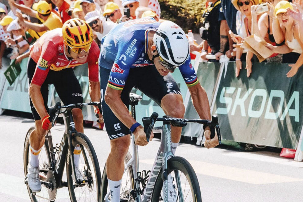 &Uacute;točil v&yacute;konom okolo 600 wattov a v &scaron;printe dosiahol 1433 wattov. Anal&yacute;za v&iacute;ťazn&eacute;ho v&yacute;konu Mathieu van der Poela na Tour de France