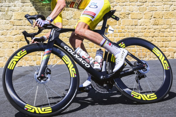 Koľko reálne stojí Colnago Y1Rs Tadeja Pogačara z Tour de France? Spočítali sme cenu všetkých komponentov