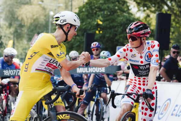 Pogačara a Vingegaarda zobudili uprostred noci. Antidopingová kontrola im narušila spánok pred horskou etapou na Tour de France