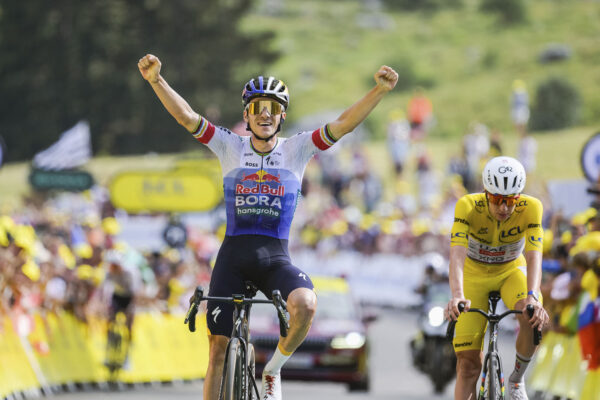 Remco Evenepoel porazil Pogačara aj Del Tora. Tour de France sa po páde skončila pre Jonasa Vingegaarda