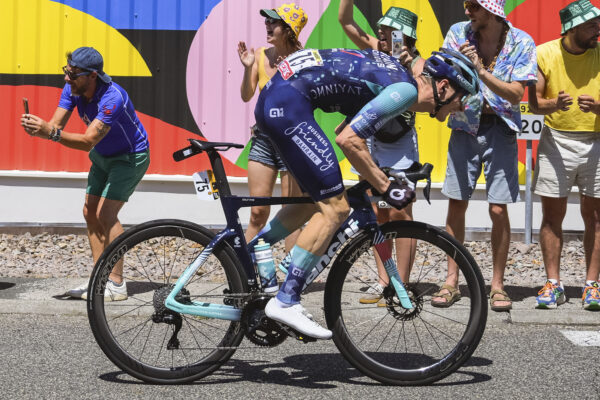 Prečo netestovali aj Paula Seixasa? Mohorič spochybnil férovosť nočných dopingových kontrol na Tour de France
