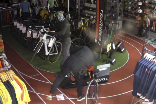Zlodeji ukradli z predajne Eurosports dva bicykle Wilier Filante SLR ID2 v hodnote 20-tisíc eur