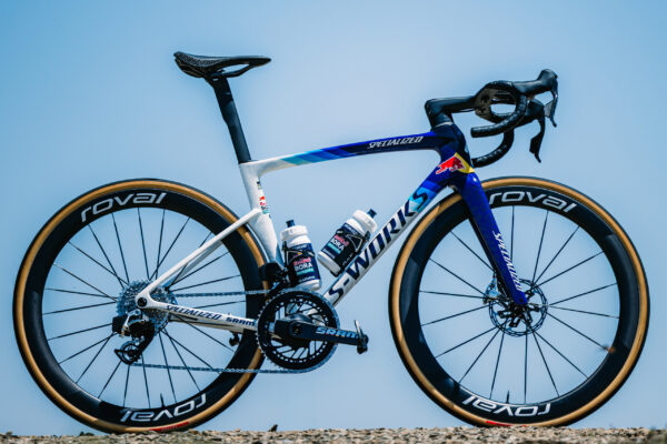 FOTOGALÉRIA ‎| Specialized S-Works Tarmac SL9 Remca Evenepoela a tímu Red Bull-Bora Hansgrohe na Tour de France 2026