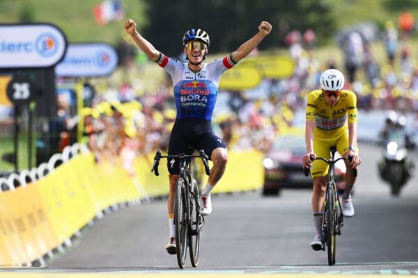 Evenepoel mal na sústredení problémy. Nový tréner ho porovnával s Vingegaardom a musel mu zmeniť prípravu na Tour de France
