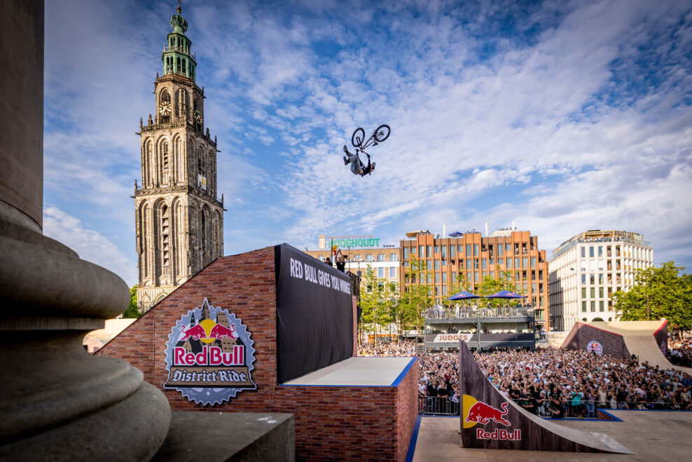 Alma Wiggberg a Tim Bringer ovládli slopestylové preteky Red Bull District Ride