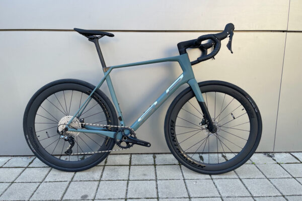 Superior X-Road Team Comp – karbónový gravel/cestný bicykel, XL