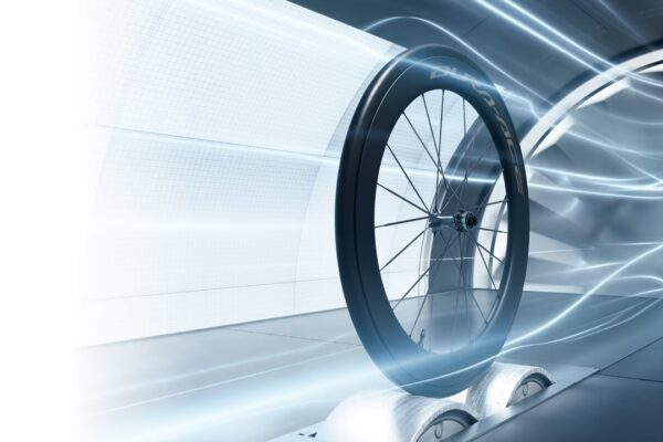 Nové kolesá Shimano Dura-Ace sú ľahšie, optimalizované pre 30 mm plášte a naďalej využívajú tradičné náboje