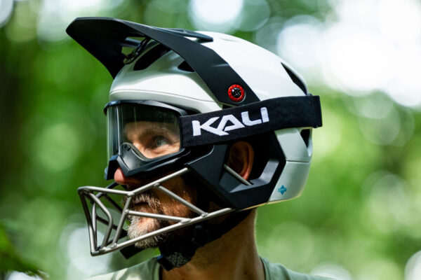 Prilba Kali Kru prináša do MTB technológiu z hokeja