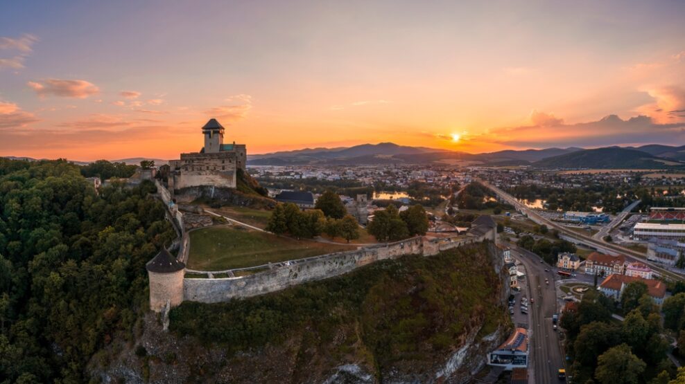 Na Slovensko za kultúrou & históriou. Objavte tieto štyri hrady neďaleko Kálnice