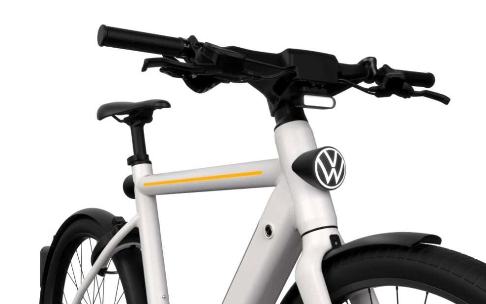 Volkswagen predstavil &bdquo;najbezpečnej&scaron;&iacute; elektrobicykel na svete&ldquo;. S&uacute;časťou v&yacute;bavy s&uacute; aj inteligentn&eacute; okuliare