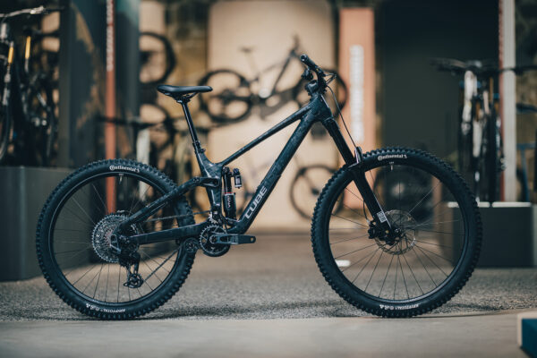 Cube predstavil nové enduro Fritzz s vysoko umiestneným čapom aj vynovené trailové a zjazdové bicykle