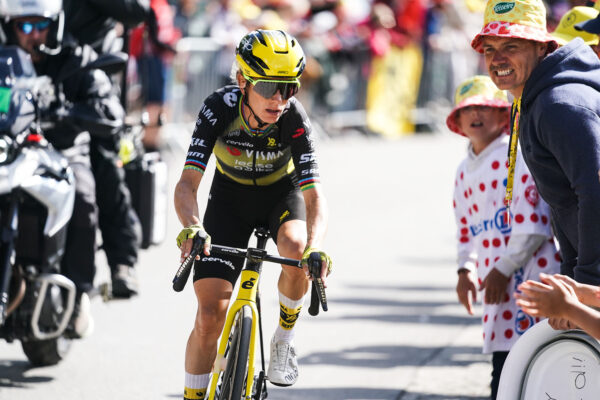 Mal by amatér šancu poraziť profesionálnu cyklistku? Výkonové dáta prinášajú jednoznačnú odpoveď