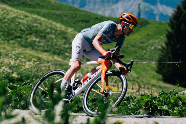 Carlosa Rodrígueza šokovalo vyradenie z Tour de France. Na Vuelte bude pomáhať novému lídrovi Ineosu