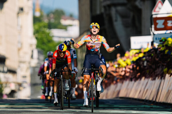 Lorena Wiebes ovládla dojazd v kopci a získala prvý žltý dres na Tour de France Femmes
