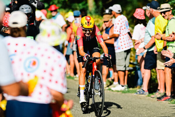Osamote išla až 88 kilometrov. Nórska majsterka predviedla na Tour de France jedno z najdlhších sólo víťazstiev v histórii ženskej cyklistiky