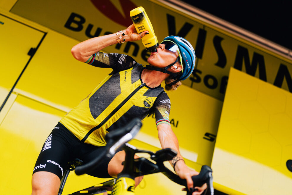 Tour de France Femmes sprísňuje kontroly oblečenia pre podozrenia z používania vypchatých podprseniek