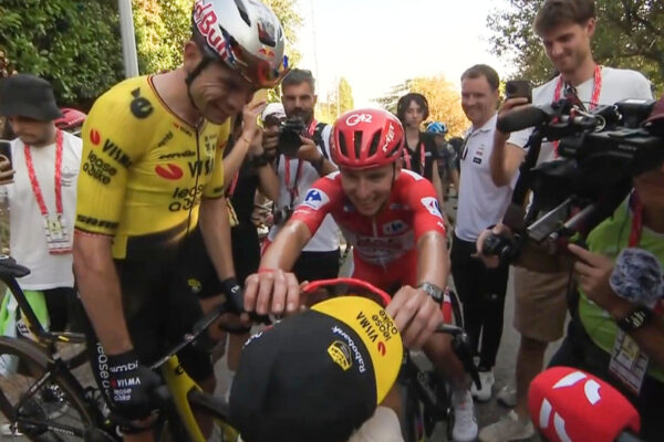 „Ťaháš s každým, iba so mnou nie.“ Wout van Aert si po nevydarenom útoku uťahoval z Pogačara