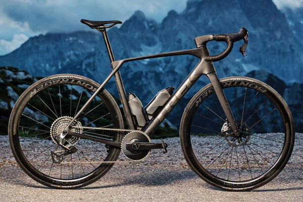 Nový Trek Domane sa zbavil systému IsoSpeed aj úložného priestoru v ráme a schudol 305 gramov