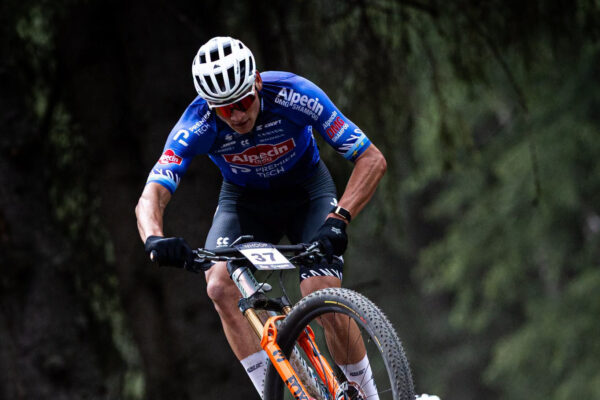 Mathieu van der Poel dostal pred súbojom s Pidcockom v horskej cyklistike nečakanú výhodu