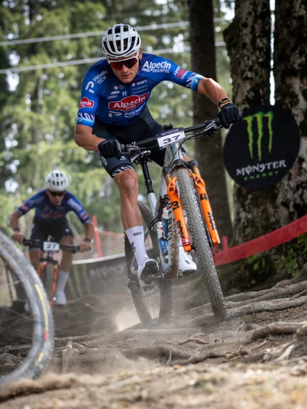 Mathieu van der Poel bojoval v Les Gets o víťazstvo, na majstrovstvách sveta ho však čaká výrazný hendikep