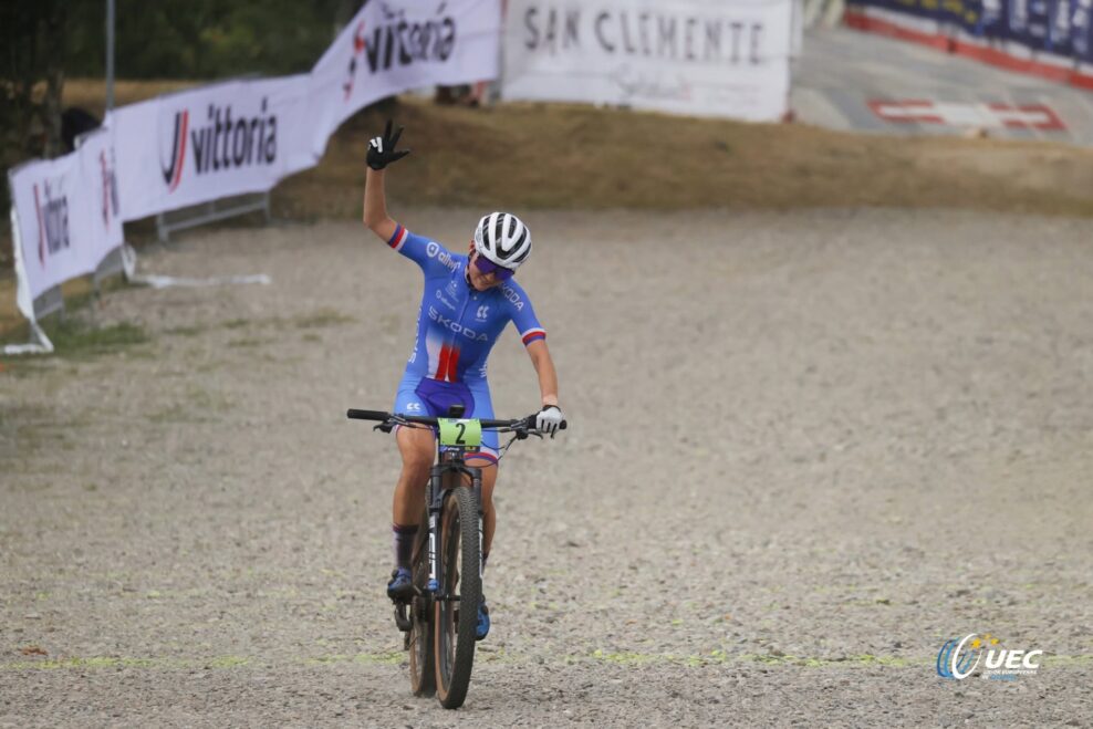 Česká juniorka Barbora Bukovská obhájila bronz na Majstrovstvách Európy v XCO