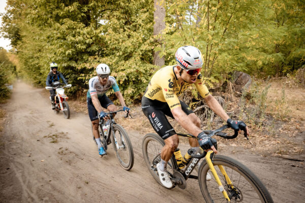 Kŕče ho pripravili o belgický titul v graveli, Wout van Aert už mieri za červeným dresom na Vuelte