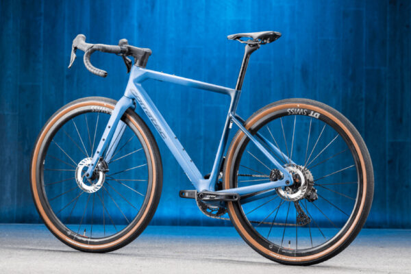 CykloShop | Zľava týždňa: Karbónový gravel bicykel Corratec Allroad C 2026 kúpite teraz s mega zľavou až 39 %