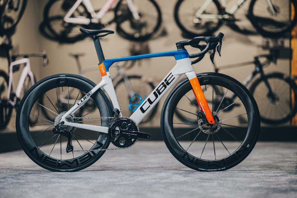 Nov&yacute; Cube Litening Aero C:68X je r&yacute;chlej&scaron;&iacute; o 10,4 wattu a je lacnej&scaron;&iacute; ako v&scaron;etky bicykle z Tour de France 2026