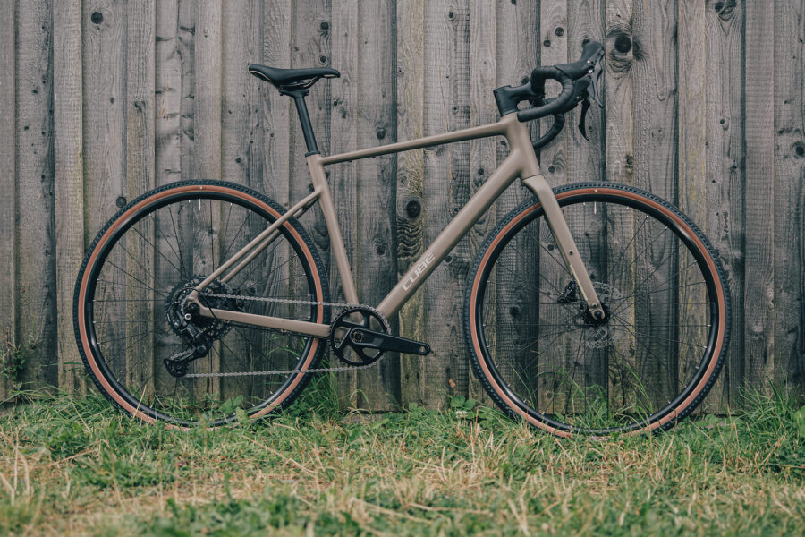 Cube rozšíril ponuku gravelových bicyklov o lacný hliníkový model Nuroad One za 829 eur