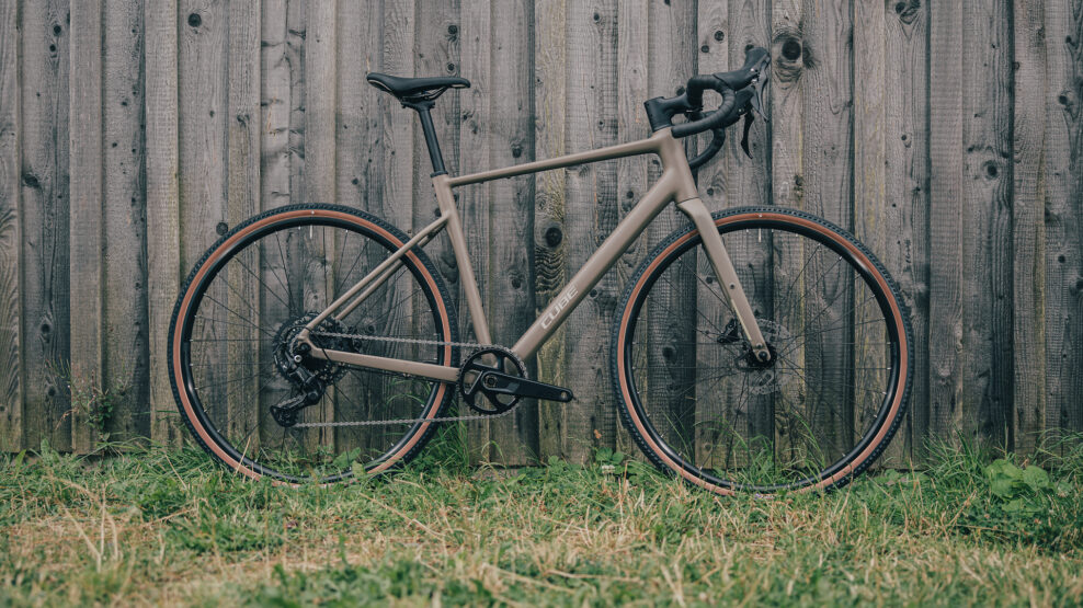 Cube roz&scaron;&iacute;ril ponuku gravelov&yacute;ch bicyklov o lacn&yacute; hlin&iacute;kov&yacute; model Nuroad One za 829 eur