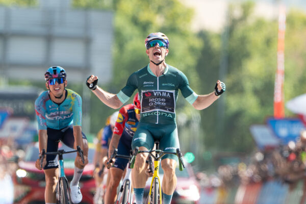 Wout van Aert vyhral 15. etapu Vuelta a España. Päťčlenný únik rozhodol v šprinte