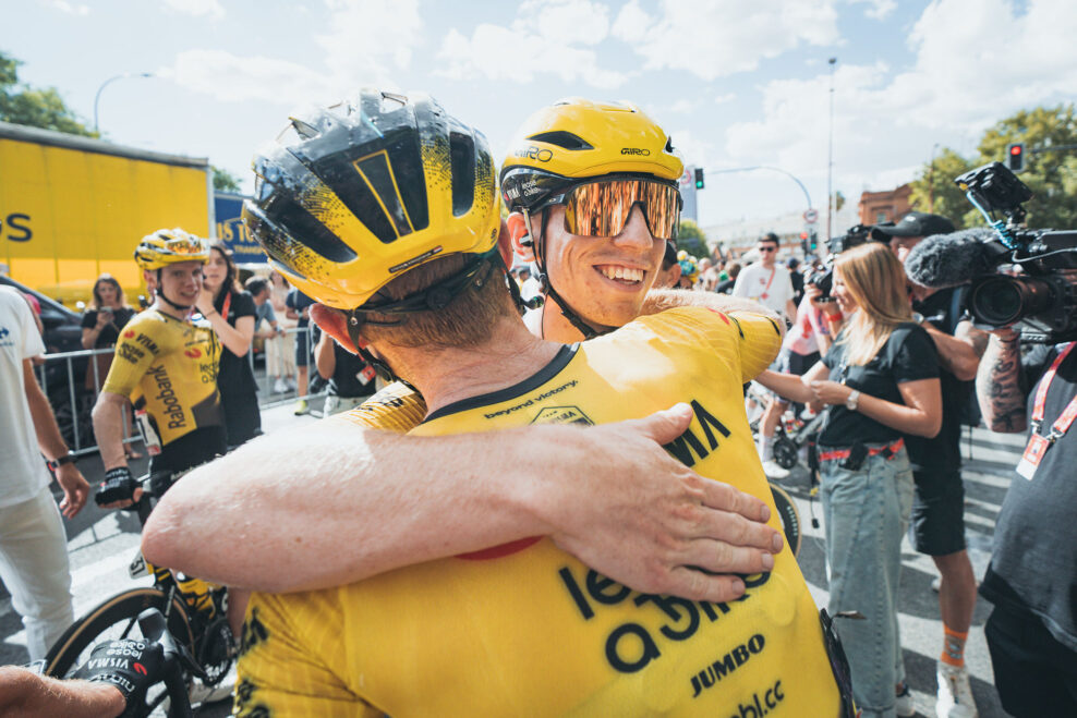 Matthew Brennan vytvoril historick&yacute; rekord. Nikto tak&yacute; mlad&yacute; nevyhral p&auml;ť et&aacute;p na jednej Grand Tour