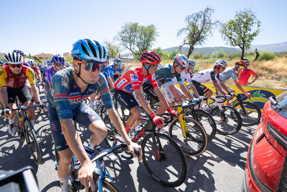 Vuelta ustúpila jazdcom a zmenila pravidlá poslednej etapy. Celkové poradie uzavrie 9,8 km pred cieľom