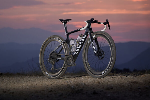 Canyon predstavil tretiu generáciu modelu Grail s väčším priestorom pre plášte a upravenou aerodynamikou