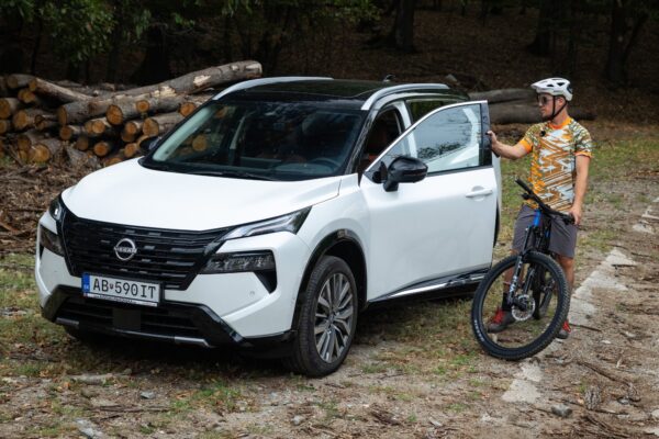 Videotest: Nissan X-TRAIL Tekna Plus E-4ORCE