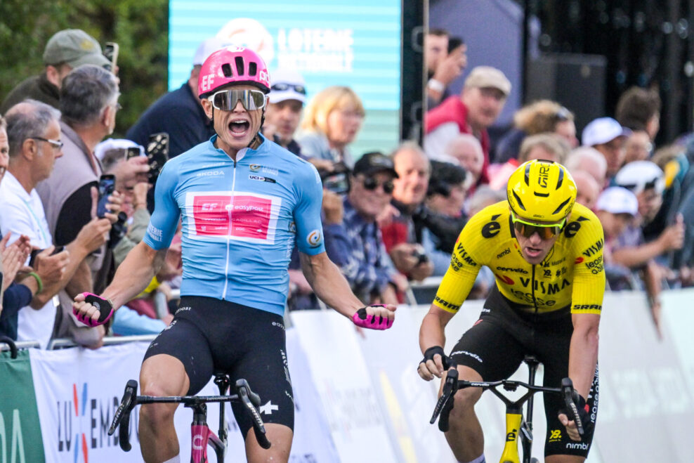 Marijn van den Berg prebral dres lídra od Mathieu van der Poela po víťazstve druhej etapy Okolo Luxemburska