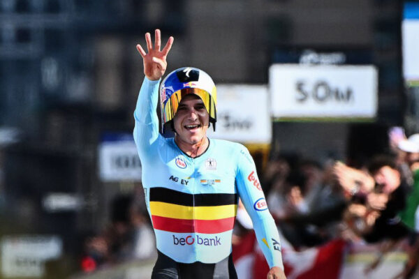 Historický štvrtý titul po sebe. Remco Evenepoel opäť ovládol časovku na majstrovstvách sveta