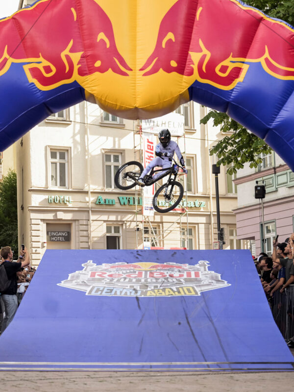 Roger Vieira sa stal celkovým víťazom Red Bull Cerro Abajo 2025/26