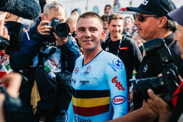 Evenepoel vyzdvihol Van der Poela pred cestnými pretekmi majstrovstiev sveta: Je jasné, že je pripravený