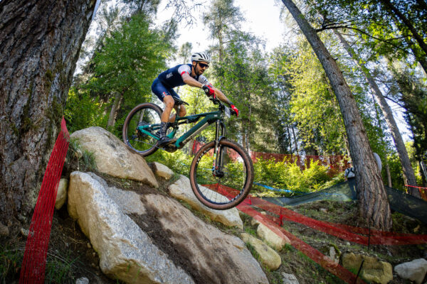 Jérôme Gilloux získal vo Val di Sole piaty titul majstra sveta v E-MTB XC